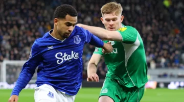 مانشستر يونايتد يراقب 8 لاعبين بينهم إيليمان ندياي ولويس هول في الصيف